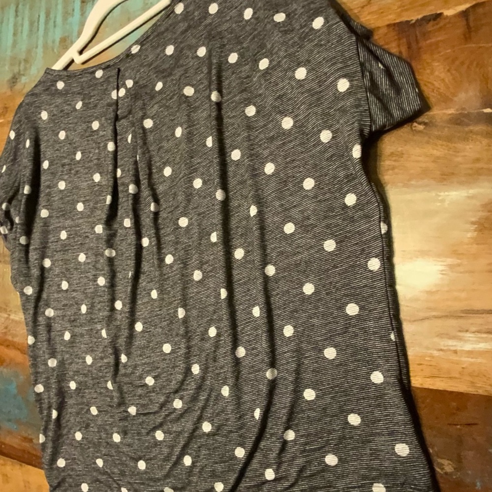 🌸🌸 Jones New York Gray and White Polka Dot Top - Picture 3 of 5